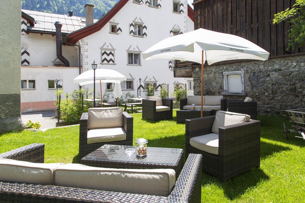 Casa Toedi Restaurant Hotel Trun Exterior foto