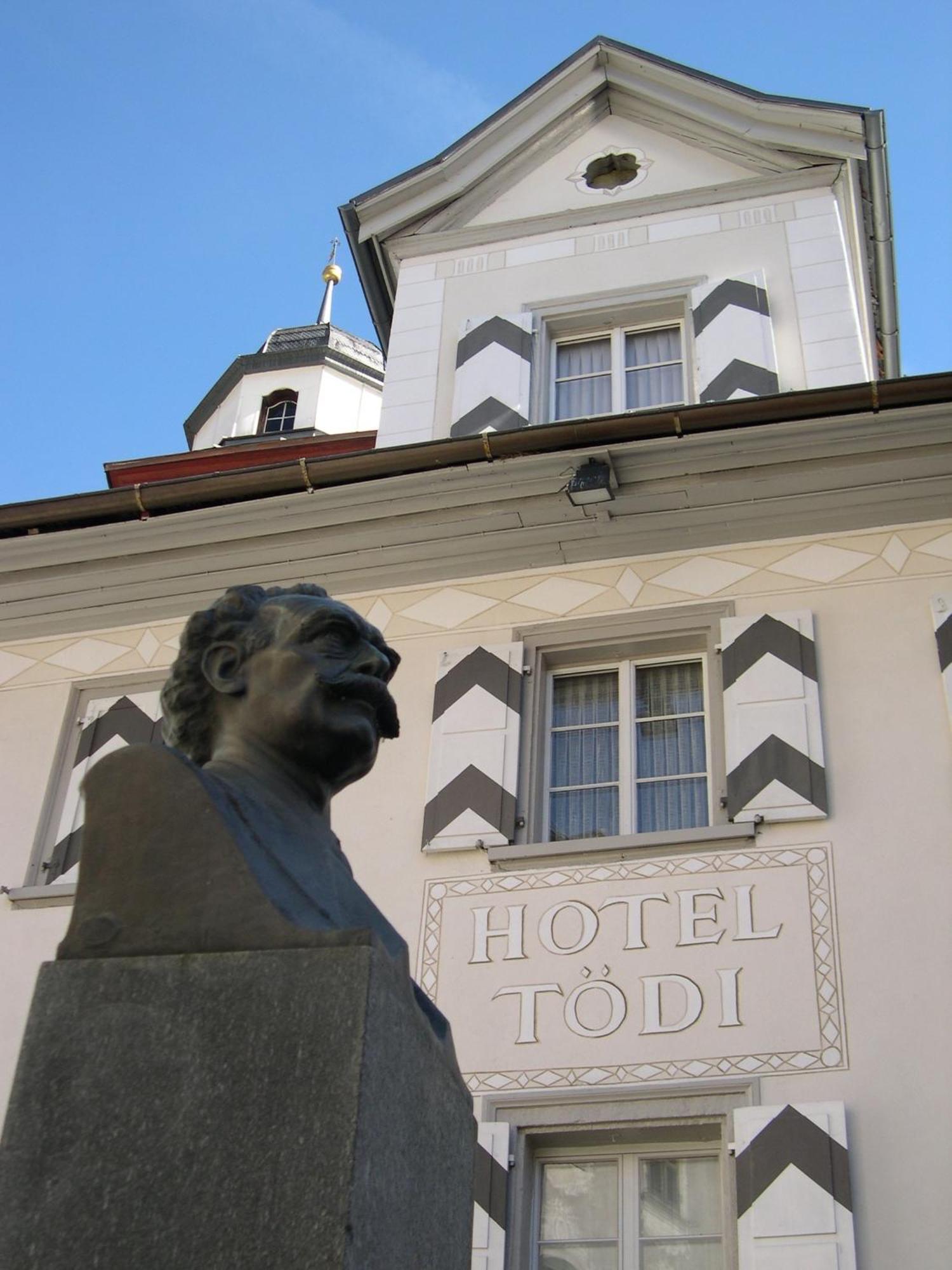Casa Toedi Restaurant Hotel Trun Exterior foto